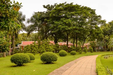 Hanoi, Vietnam - 19 Eylül. 2014: Hanoi şehrindeki Ho Chi Minh mozole kompleksinin meydanı. Ho Chi Minh 1945 yılında Vietnam Demokratik Cumhuriyeti'nin kuruluşunda önemli bir figür oldu