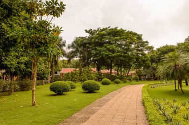 Hanoi, Vietnam - 19 Eylül. 2014: Hanoi şehrindeki Ho Chi Minh mozole kompleksinin meydanı. Ho Chi Minh 1945 yılında Vietnam Demokratik Cumhuriyeti'nin kuruluşunda önemli bir figür oldu