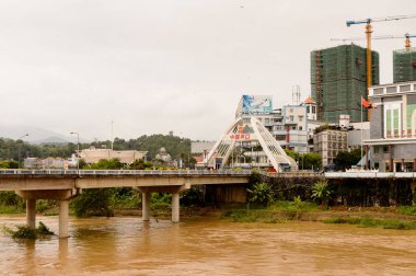 Lao Cai, Vietnam - 21 Eylül 2014: Uluslararası yönetim kurulu noktası Lao Cai Çin tarafı (Vietnam) - Ha Khau (Çin), Çin biri - Vietnam Uluslararası yatılı