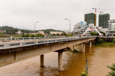 Lao Cai, Vietnam - 21 Eylül 2014: Uluslararası yönetim kurulu noktası Lao Cai Çin tarafı (Vietnam) - Ha Khau (Çin), Çin biri - Vietnam Uluslararası yatılı