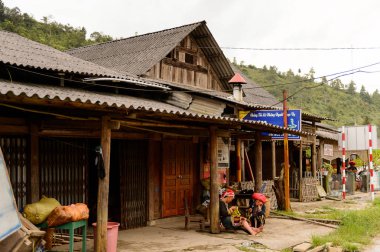 Ta Phin, Lao Cai, Vietnam - 21 Eylül 2014: Ta Phin köyündeki ev. Ta Phin köyü burada yaşayan Kızıl Dao halkının azınlık etnik grubu nedeniyle ünlüdür.