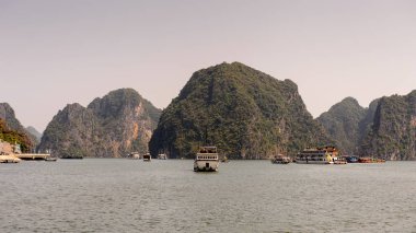 Ha Long Bay, Vietnam - 23 Eylül 2014: Halong bay, Vietnam. Unesco Dünya Mirası