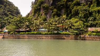 Ha Long Bay, Vietnam - 23 Eylül 2014: Halong bay, Vietnam. Unesco Dünya Mirası