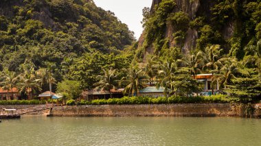 Ha Long Bay, Vietnam - 23 Eylül 2014: Halong bay, Vietnam. Unesco Dünya Mirası