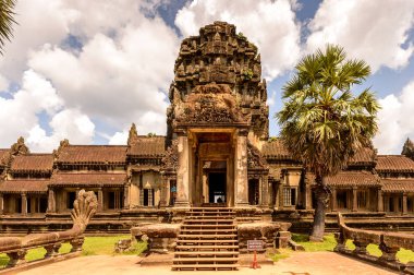 Angkor, Siem Reap Province, Kamboçya - 27 Eylül 2014: Angkor Wat, dünyanın en büyük dini anıtı, Unesco Dünya Mirası