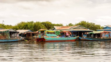 Lake Tonle Sap, Combodia - 28 Eylül 2014: Chong Knies Village, Tonle Sap Gölü, Güneydoğu Asya'nın en büyük tatlı su gölü, 1997 yılından bu yana Unesco biyosferi