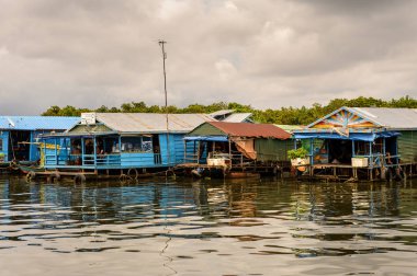 Lake Tonle Sap, Combodia - 28 Eylül 2014: Chong Knies Village, Tonle Sap Gölü, Güneydoğu Asya'nın en büyük tatlı su gölü, 1997 yılından bu yana Unesco biyosferi