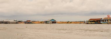 Lake Tonle Sap, Combodia - 28 Eylül 2014: Tonle Sap Gölü, Güneydoğu Asya'nın en büyük tatlı su gölü, 1997'den beri Unesco biyosferi