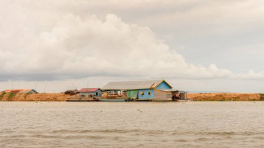 Lake Tonle Sap, Combodia - 28 Eylül 2014: Tonle Sap Gölü, Güneydoğu Asya'nın en büyük tatlı su gölü, 1997'den beri Unesco biyosferi