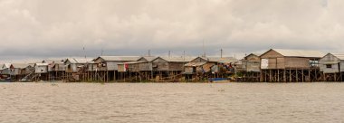Lake Tonle Sap, Combodia - 28 Eylül 2014: Tonle Sap Gölü, Güneydoğu Asya'nın en büyük tatlı su gölü, 1997'den beri Unesco biyosferi