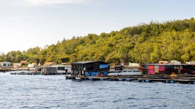 Nha Trang, Vietnam - 30 Eylül 2014: Güney Çin Denizi'nde Nha Trang yakınlarındaki adalardan biri, Vietnam. Güney Çin Denizi 3.500.000 kilometre kare