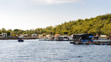 Nha Trang, Vietnam - 30 Eylül 2014: Güney Çin Denizi'nde Nha Trang yakınlarındaki adalardan biri, Vietnam. Güney Çin Denizi 3.500.000 kilometre kare