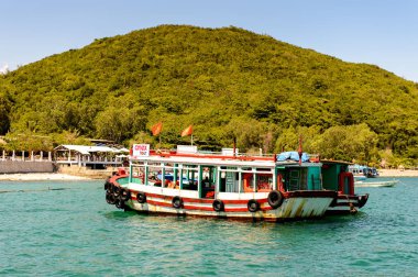 Nha Trang, Vietnam - 30 Eylül 2014: Güney Çin Denizi'nde tekne saisl, Vietnam. Güney Çin Denizi 3.500.000 kilometre kare