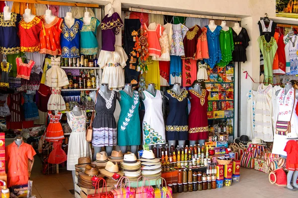 Yucatan Mexico Nov 2016 Mercado Con Los Souvenirs Ropa Mexicana — Foto de Stock