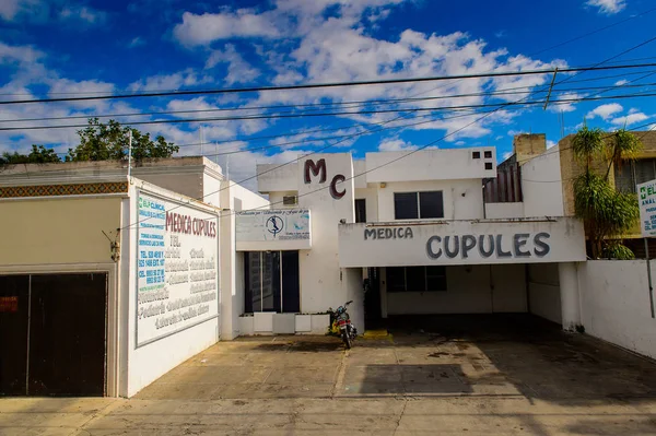 Yucatan, Meksika - 4 Kasım 2016: Meksika'nın Yucatan eyaletinin başkenti ve en büyük şehri Merida'nın mimarisi