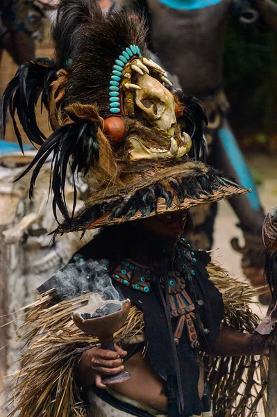 Xcaret Mexico Nov 2015 Unidentified Man Wears Costume Maya Indian — Stock Photo, Image