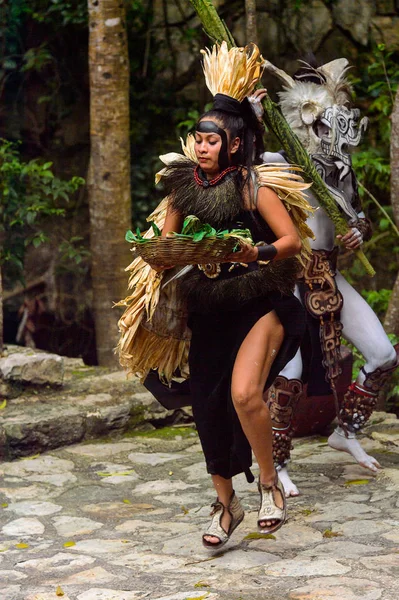Xcaret Mexiko November 2015 Oidentifierad Flicka Bär Kostym Maya Indian — Stockfoto
