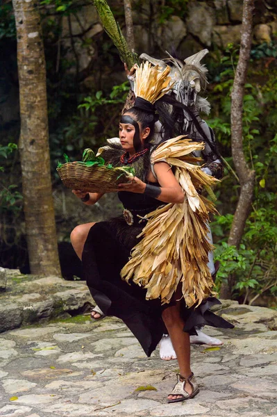 Xcaret Mexiko November 2015 Oidentifierad Flicka Bär Kostym Maya Indian — Stockfoto