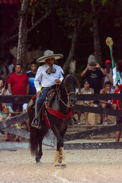 Xcaret Mexikó Nov 2016 Ismeretlen Mexikói Cowboy Lovagol Egy Lovat — Stock Fotó