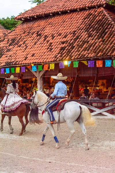 Xcaret Mexikó Nov 2016 Ismeretlen Mexikói Cowboy Lovagol Egy Lovat — Stock Fotó