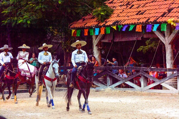Xcaret Mexikó Nov 2016 Ismeretlen Cowboy Lovagol Egy Lovat Xcaret — Stock Fotó