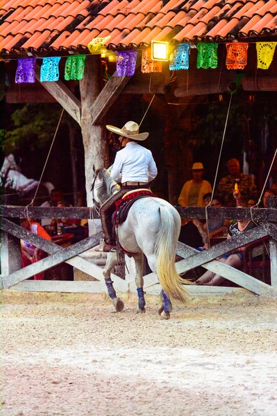 Xcaret Mexikó Nov 2016 Ismeretlen Cowboy Lovagol Egy Lovat Xcaret — Stock Fotó