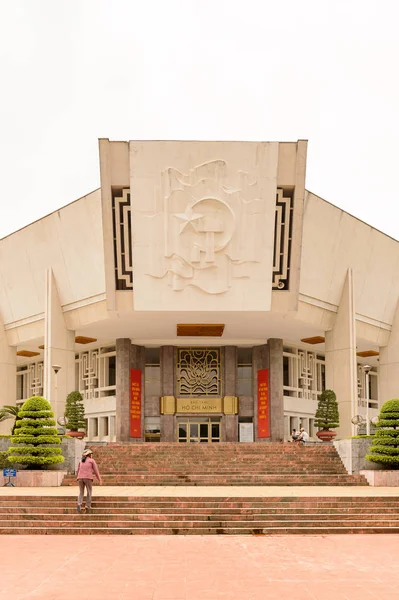 Hanoi, Vietnam - 19 Eylül. 2014: Hanoi şehrinde Ho Chi Minh mozole kompleksi. Ho Chi Minh 1945 yılında Vietnam Demokratik Cumhuriyeti'nin kuruluşunda önemli bir figür oldu