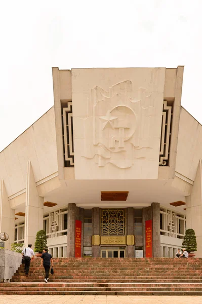 Hanoi, Vietnam - 19 Eylül. 2014: Hanoi şehrinde Ho Chi Minh mozole kompleksi. Ho Chi Minh 1945 yılında Vietnam Demokratik Cumhuriyeti'nin kuruluşunda önemli bir figür oldu