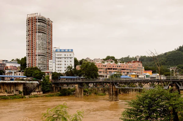 Lao Cai, Vietnam - 21 Eylül 2014: Uluslararası yönetim kurulu noktası Lao Cai Çin tarafı (Vietnam) - Ha Khau (Çin), Çin biri - Vietnam Uluslararası yatılı