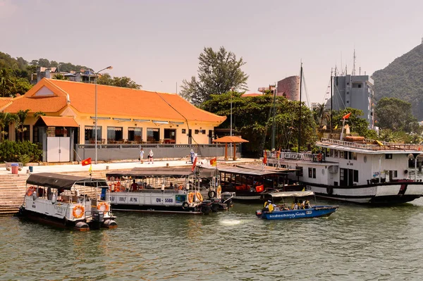 Long City Vietnam Sep 2014 Barcos Turísticos Cerca Del Puerto — Foto de Stock