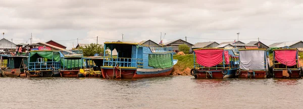 Lake Tonle Saft Combodia 2014 Bunte Boote Auf Dem Tonle — Stockfoto