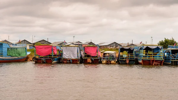 Lake Tonle Sap Combodia Sep 2014 Kleurrijke Boten Tonle Sap — Stockfoto