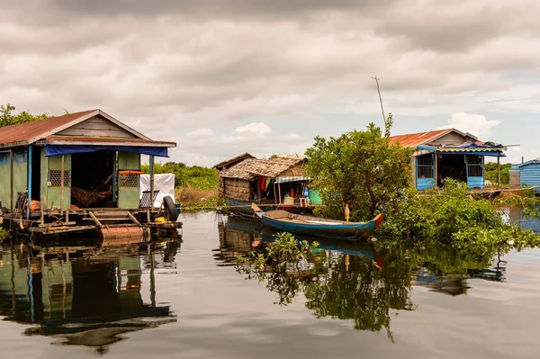 Lake Tonle Sap Combodia Sep 2014 Casas Una Aldea Flotante — Foto de Stock