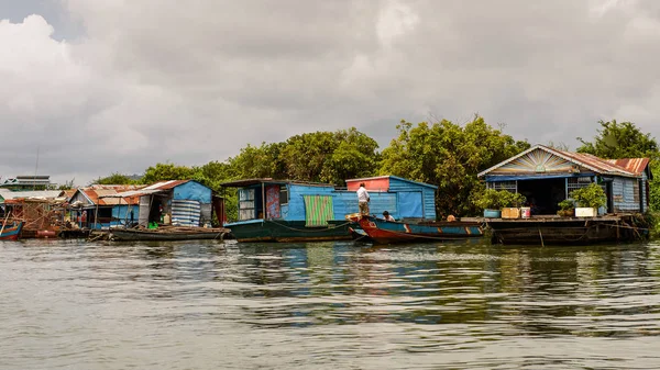 康波迪亚的洞里萨湖 2014年9月28日 洞里萨湖上的崇克尼村的自然和房屋 这是东南亚最大的淡水湖 自1997年以来是联合国教科文组织的生物圈 — 图库照片