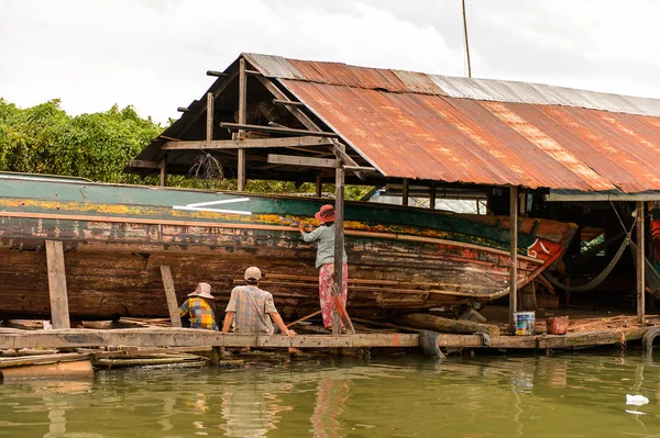 Lake Tonle Saft Combodia 2014 Boote Und Häuser Des Dorfes — Stockfoto