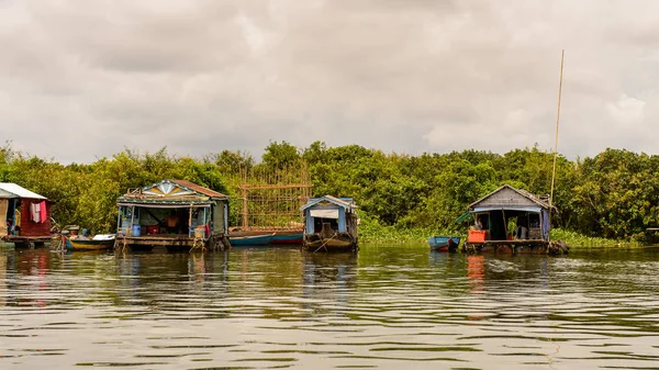 Lake Tonle Saft Combodia 2014 Boote Und Häuser Des Dorfes — Stockfoto