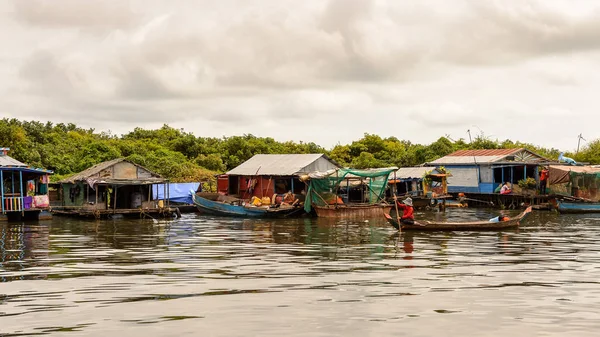 Lake Tonle Saft Combodia 2014 Boote Und Häuser Des Dorfes — Stockfoto