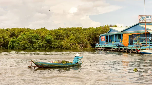 Озеро Tonle Sap Combodia Вересня 2014 Невідомі Люди Raw Озері — стокове фото