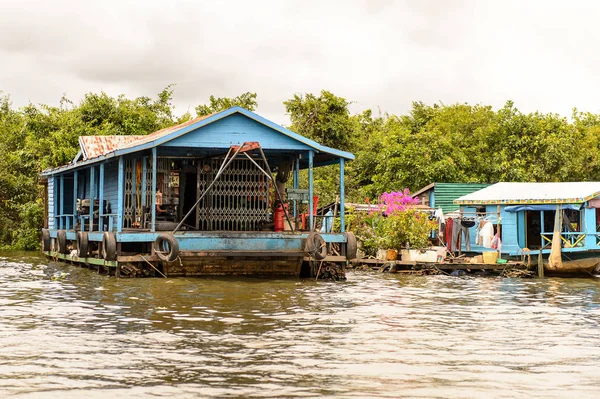 Lake Tonle Sap Combodia Sep 2014 Casas Una Aldea Flotante —  Fotos de Stock