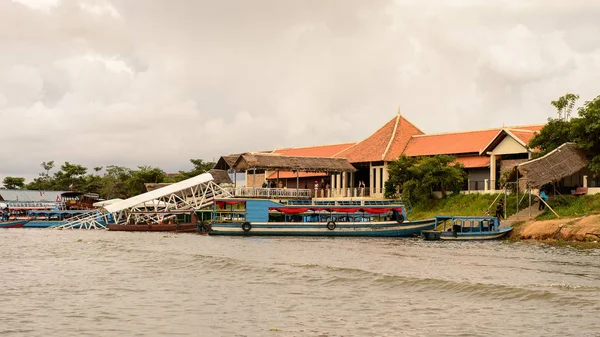 通乐湖 康波迪亚 2014年9月28日 洞里萨湖海岸 东南亚最大的淡水湖 自1997年以来的联合国教科文组织生物圈 — 图库照片