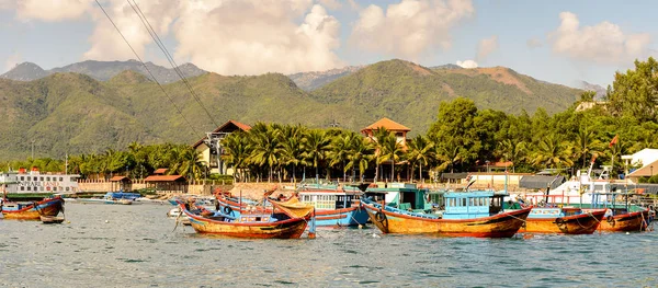 Nha Trang Vietnam Sep 2014 Barcos Puerto Nha Trang Mar — Foto de Stock