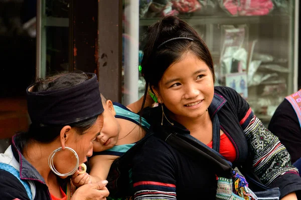 Sapa Vietnam Sep 2014 Mujer Hmong Identificada Con Traje Tradicional Imagen de stock