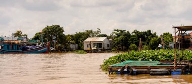 Tien Giang, Vietnam - 5 Ekim 2014: Güney Vietnam'da Mekong nehri. Mekong 12 en uzun nehir ve akar yalak Çin, Burma, Laos, Tayland, Kamboçya, Vietnam