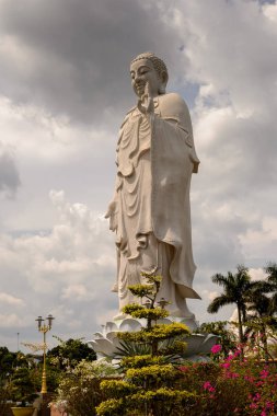 Benim Tho, Vietnam - Eki 5, 2014: My Tho Vinh Tranh Pagoda büyük Buda heykeli, Mekong Delta,