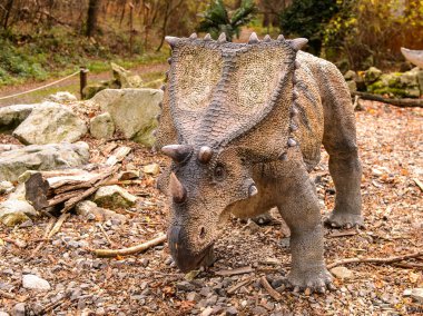 Bratislava, Slovakya - 18 Ekim 2015: Bratislava Dinopark Chasmosaurus, Slovakya. Bir f Bratislava, Slovakya popüler attections.