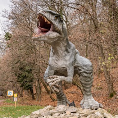 Bratislava, Slovakya - 18 Ekim 2015: Bratislava Dinopark Gigantosaurus, Slovakya. Bir f Bratislava, Slovakya popüler attections.