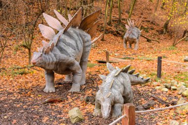 Bratislava, Slovakya - Eki 18, 2015: Bratislava Dinopark Stegosaurus, Slovakya.Stegosaurus Geç Jura döneminden zırhlı kemikli dinozor cinsi