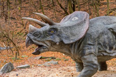 Bratislava, Slovakya - 18 Ekim 2015: Bratislava Dinopark Triceratops, Slovakya. Triceratops, otobur ceratopsid dinozorcunun bir cinsine sahip