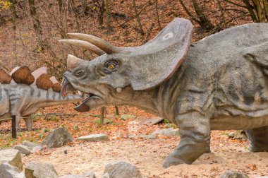 Bratislava, Slovakya - 18 Ekim 2015: Bratislava Dinopark Triceratops, Slovakya. Triceratops, otobur ceratopsid dinozorcunun bir cinsine sahip