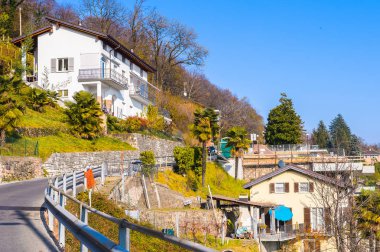 Carona, İsviçre - 6 Aralık 2015: Carona'daki Ev, İsviçre'nin Ticino kantonundaki Lugano ilçesinde eski bir belediye